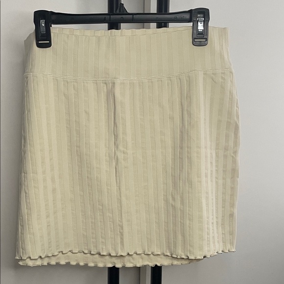 aerie Dresses & Skirts - Aerie Cream Mini Skirt Sz XL